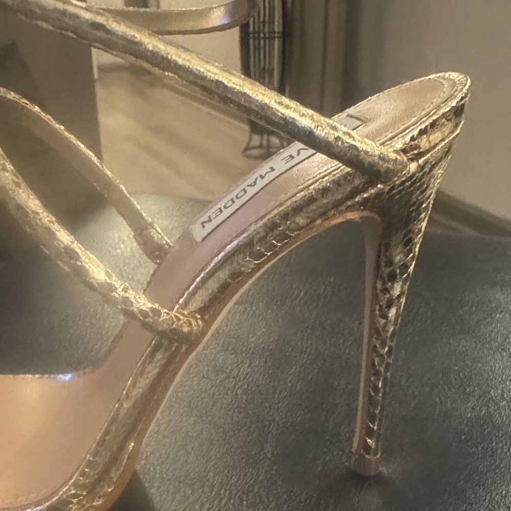 🔥STEVE MADDEN
Exotica Sandal In Gold Snake Brand New Size 7.5🔥 - Picture 15 of 16